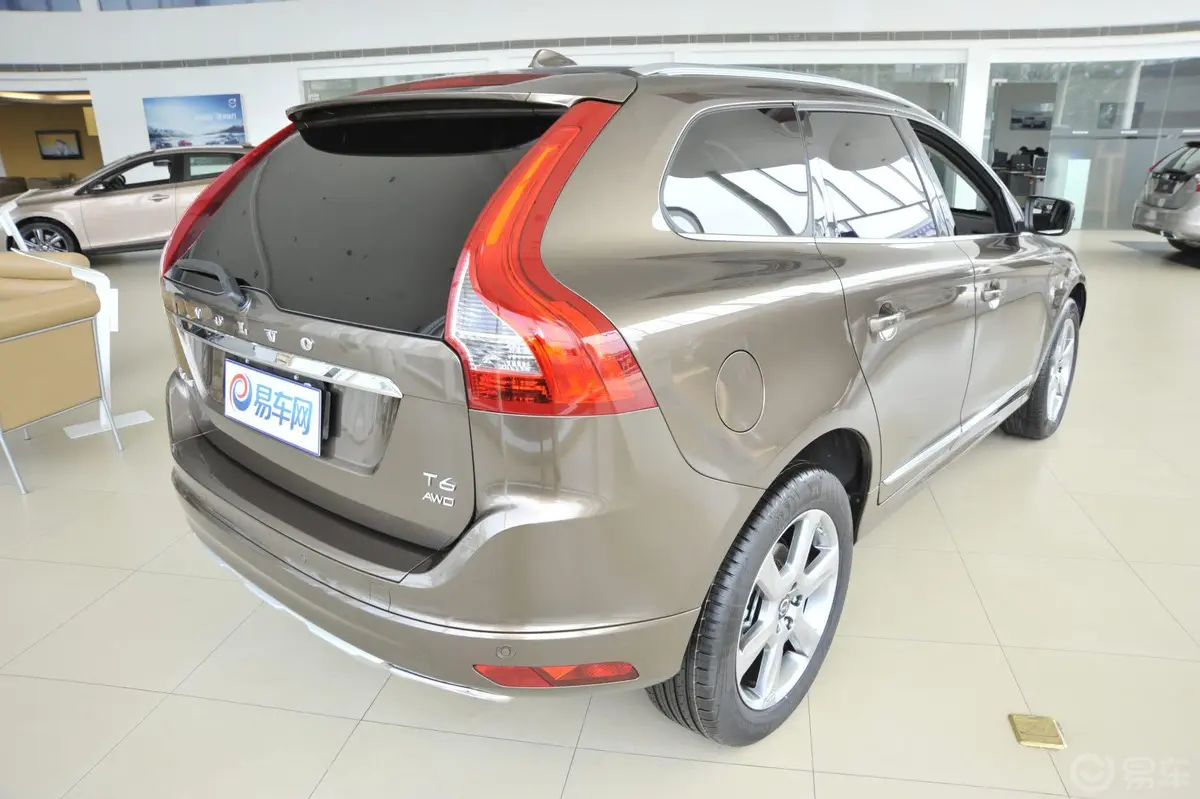 沃尔沃XC60(进口)3.0T T6 AWD 个性运动版侧后45度车头向右水平