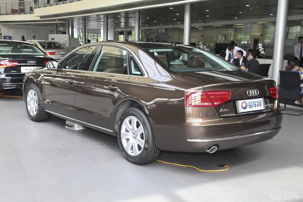 奥迪A8A8L 45 TFSI quattro舒适型侧后45度车头向左水平