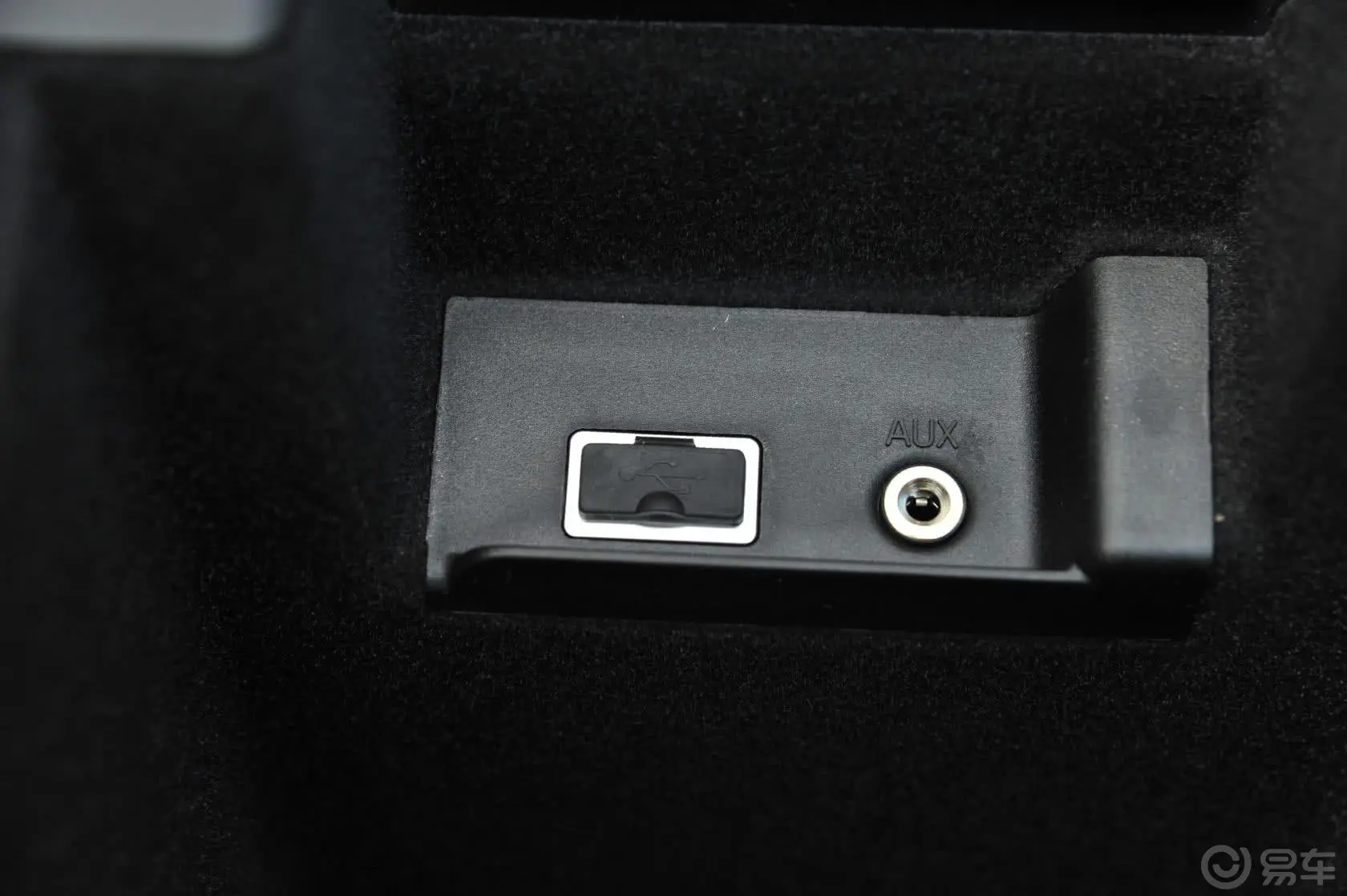 沃尔沃V60改款 T5 智雅版USB接口