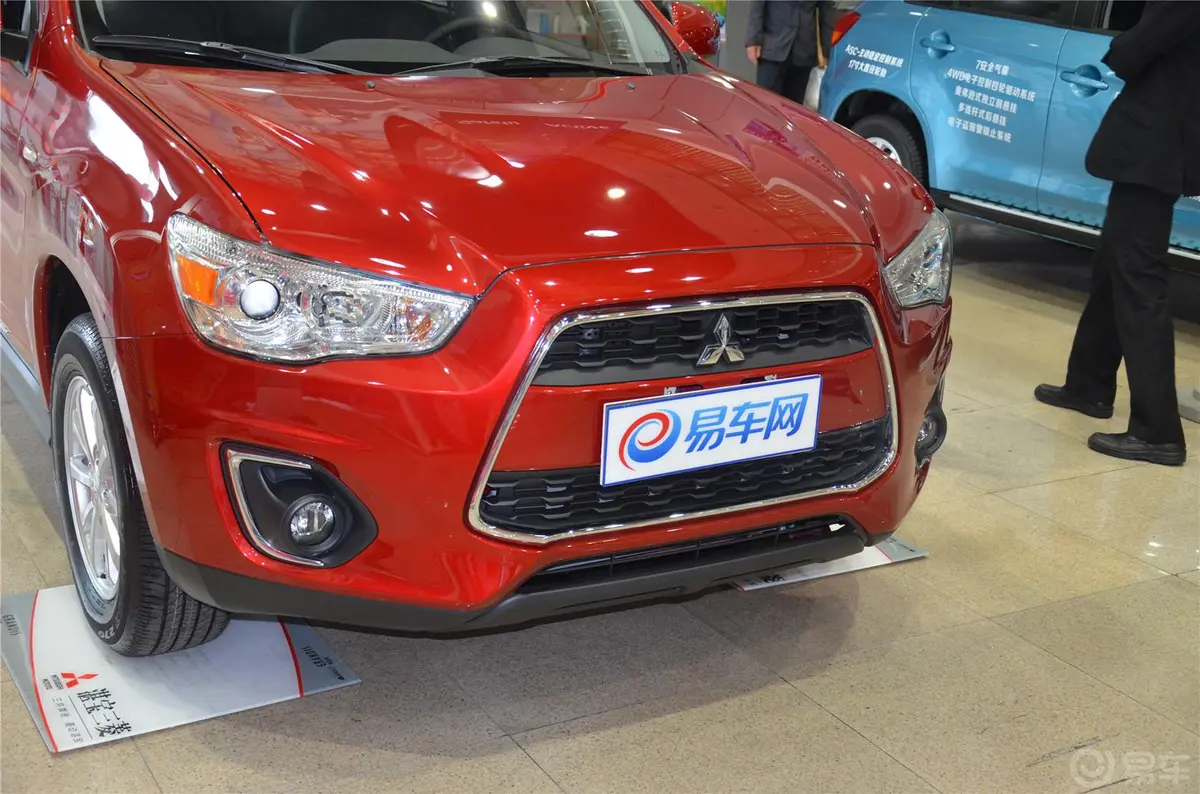 劲炫2.0L CVT 两驱豪华版车头局部