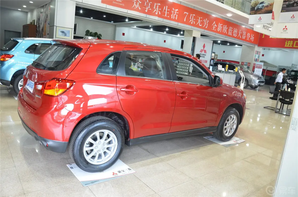 劲炫2.0L CVT 两驱豪华版正侧车头向右水平