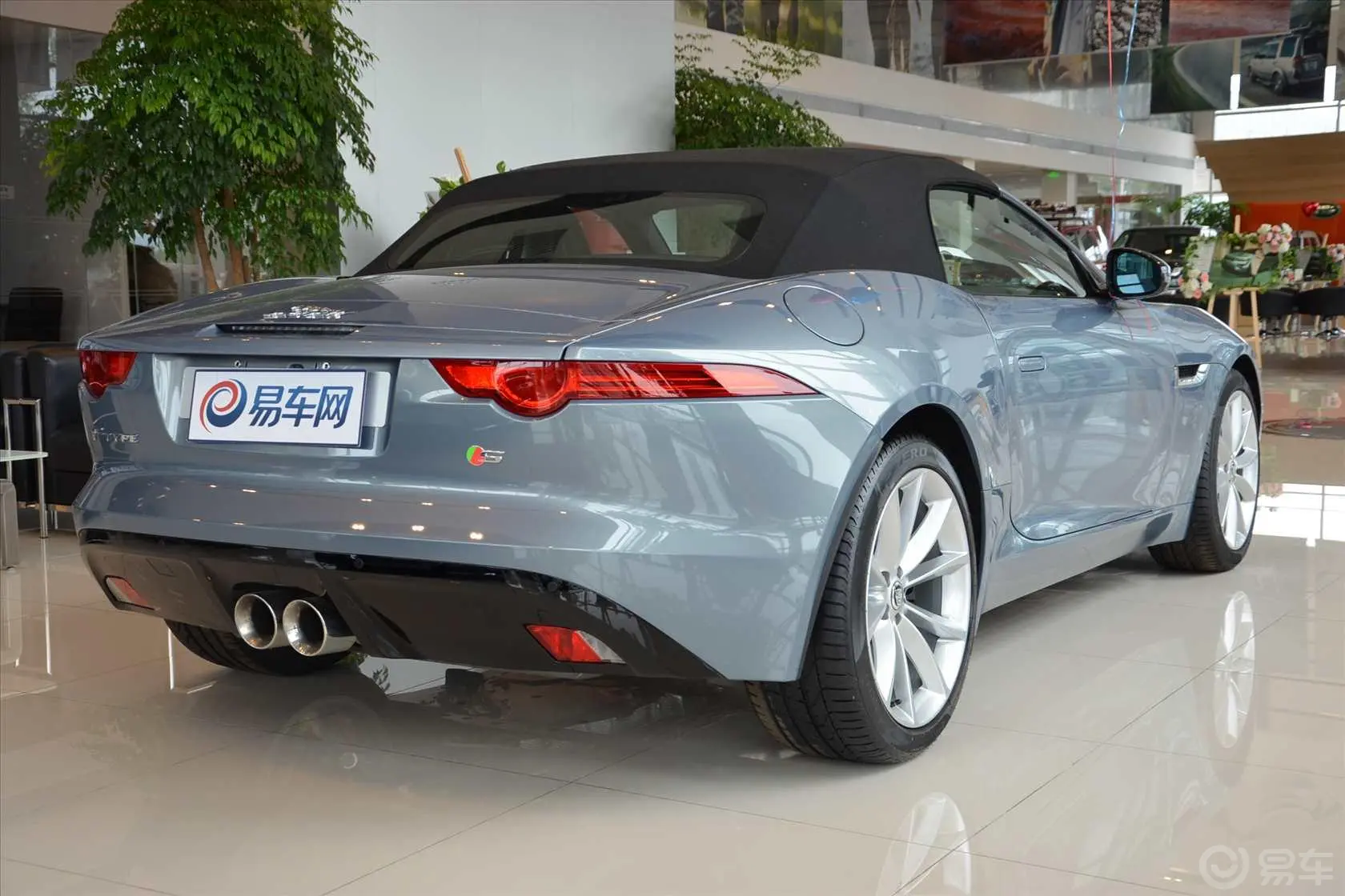 捷豹F-TYPE3.0T V6 S Coupe侧后45度车头向右水平