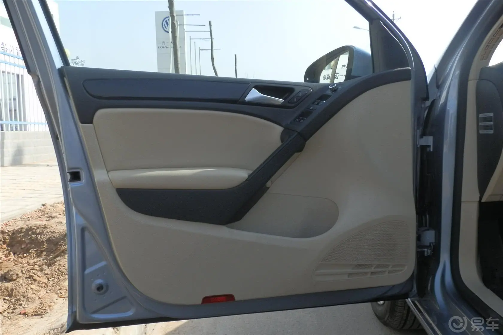 高尔夫1.4T 自动舒适型驾驶员侧车门内门板