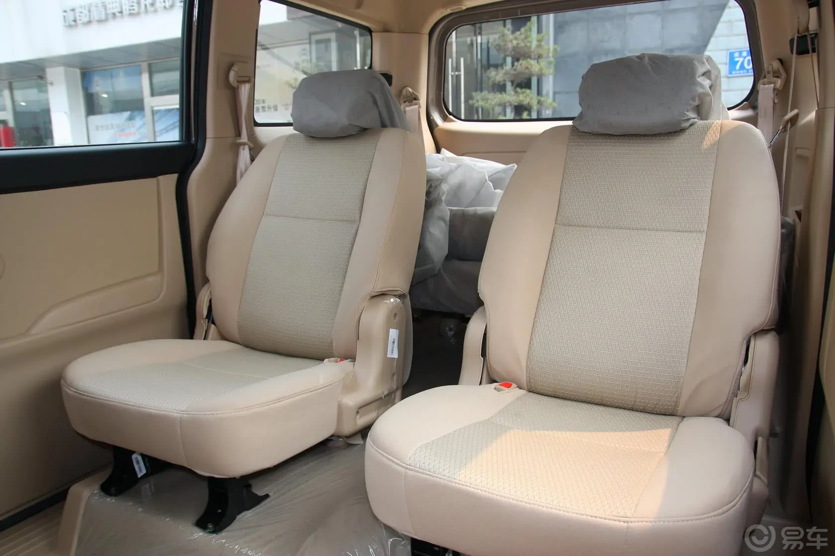 欧诺S改款 1.5L 手动 精英版后排座椅