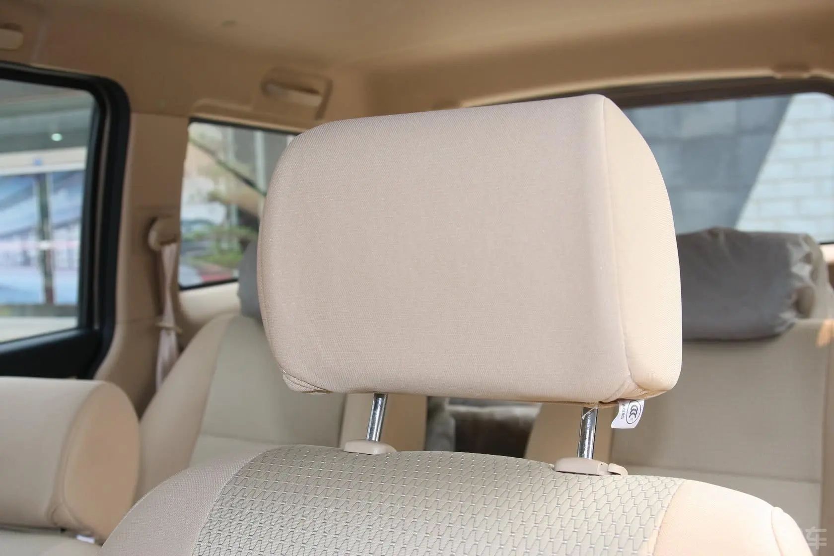 欧诺S改款 1.5L 手动 精英版驾驶员头枕