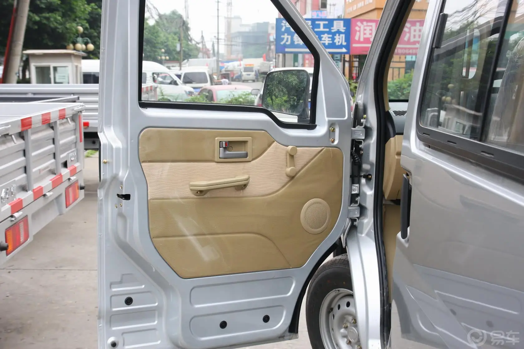 东风小康C361.4L 手动 基本型驾驶员侧车门内门板