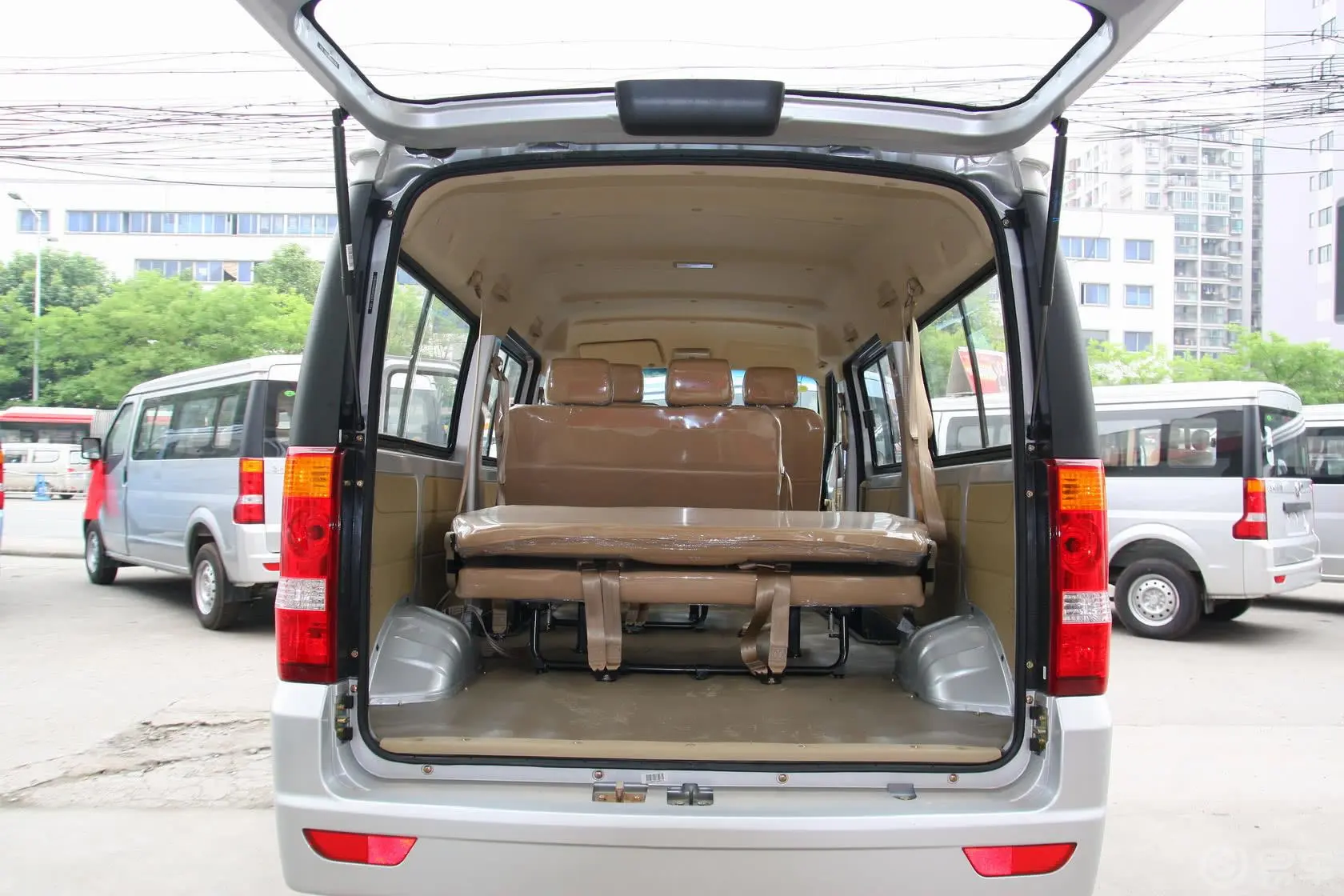 东风小康C361.4L 手动 基本型行李箱空间