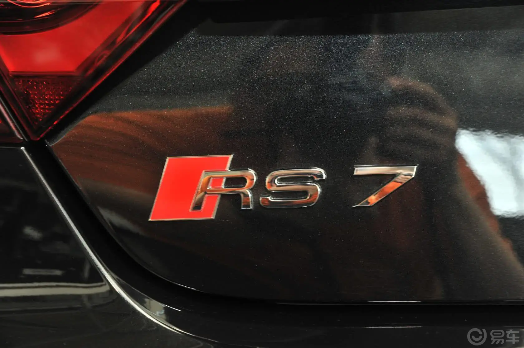 奥迪RS 74.0T 8速手自一体尾标