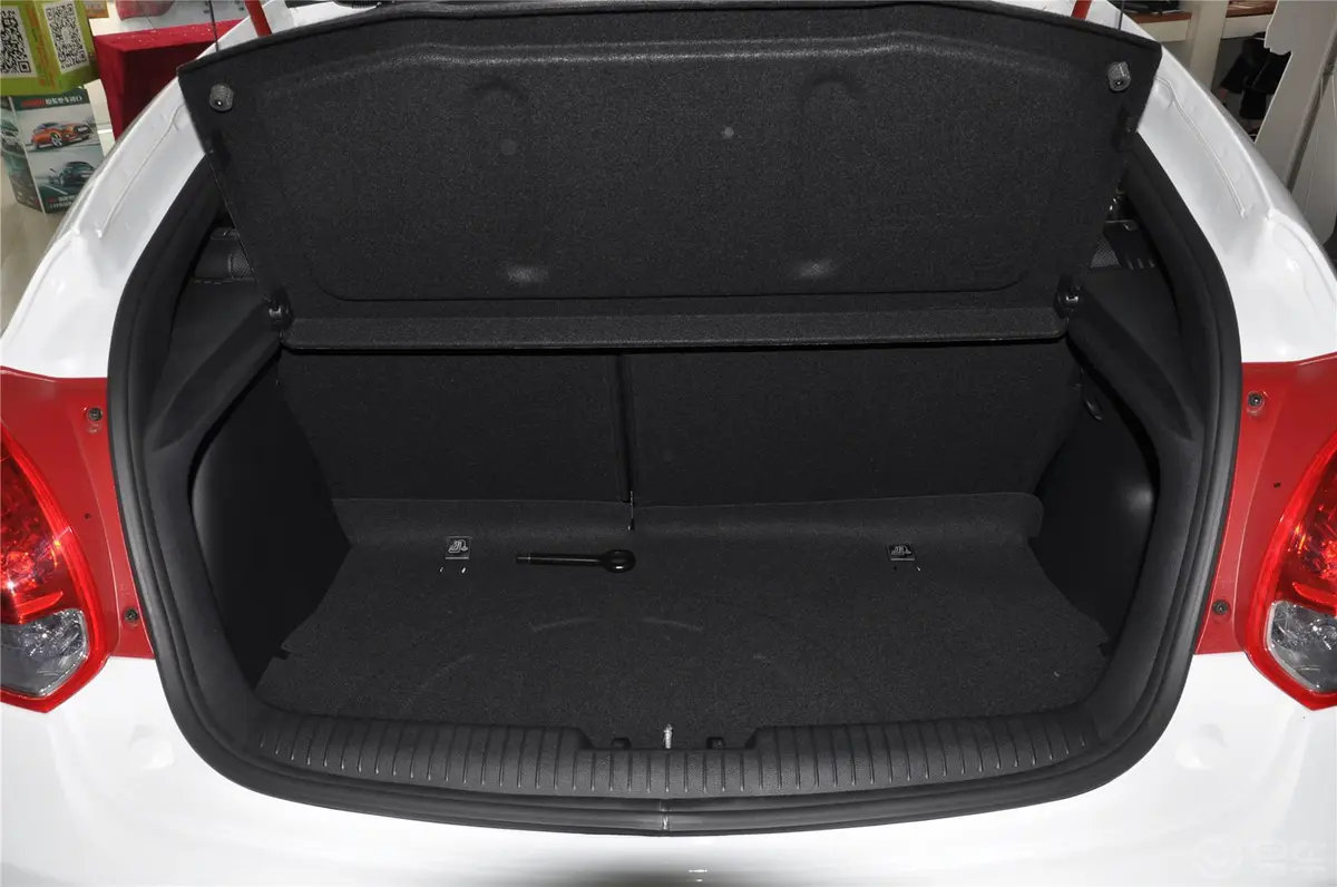 Veloster飞思1.6T 自动 尊享版行李箱空间