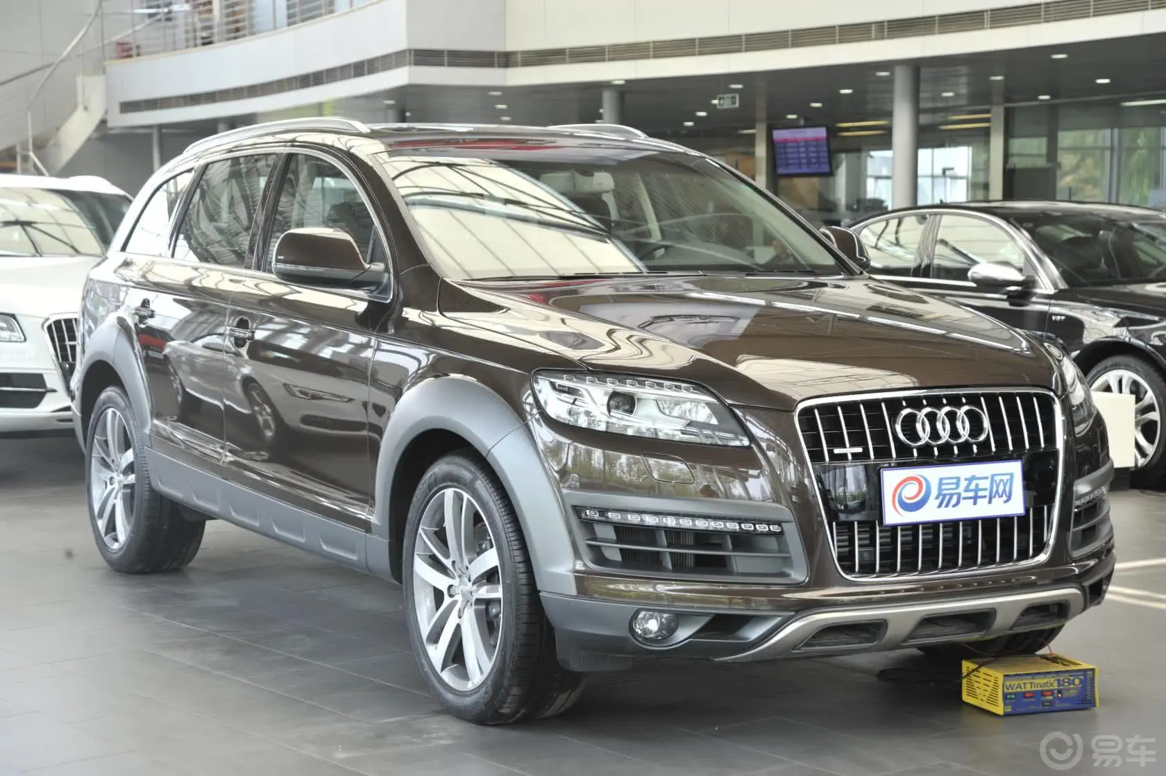 奥迪Q735 TFSI quattro 越野型侧前45度车头向右水平