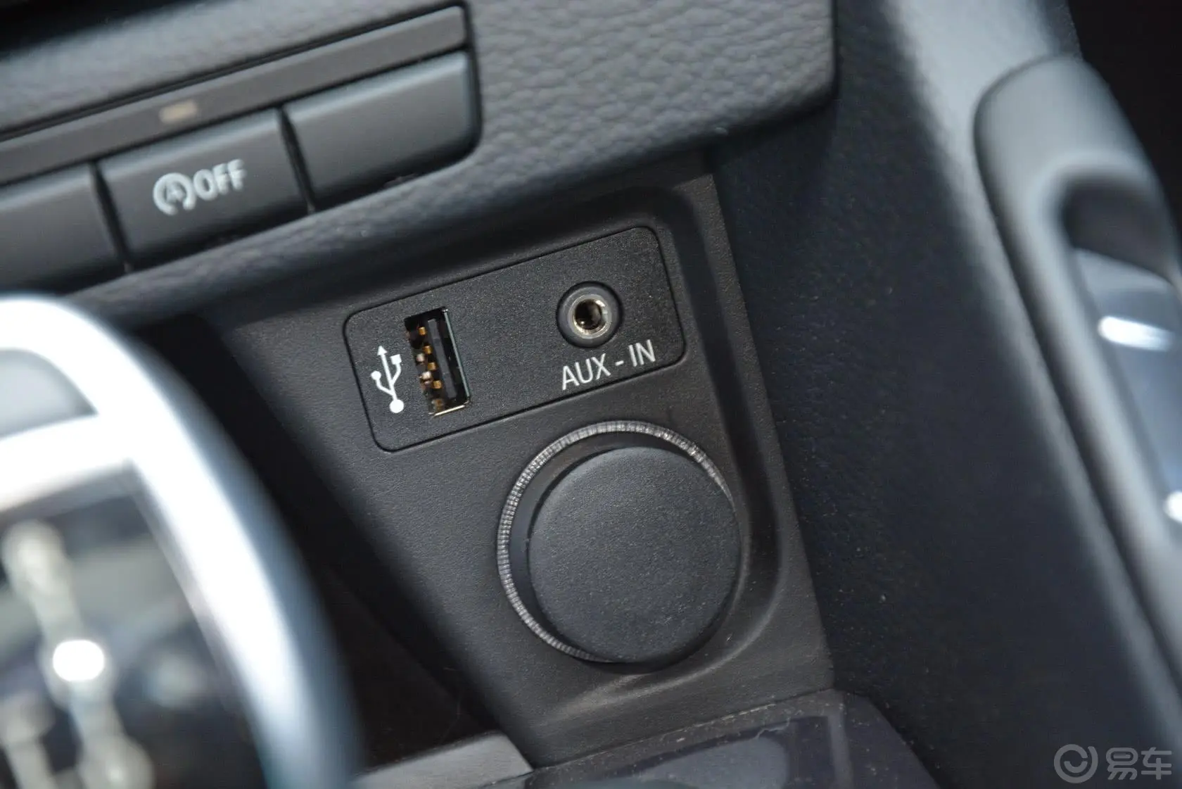 宝马X1sDrive18i 运动设计套装AUX接口