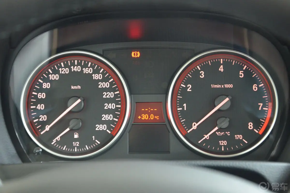 宝马3系(进口)双门轿跑车 325i仪表盘背光显示