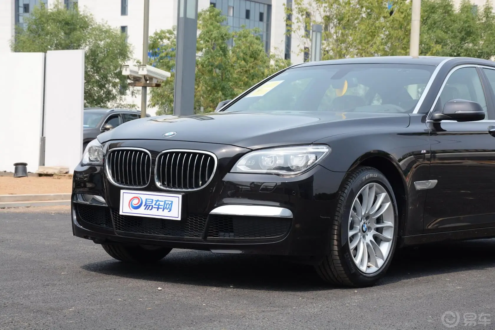 宝马7系740Li xDrive 马年限量版车头局部