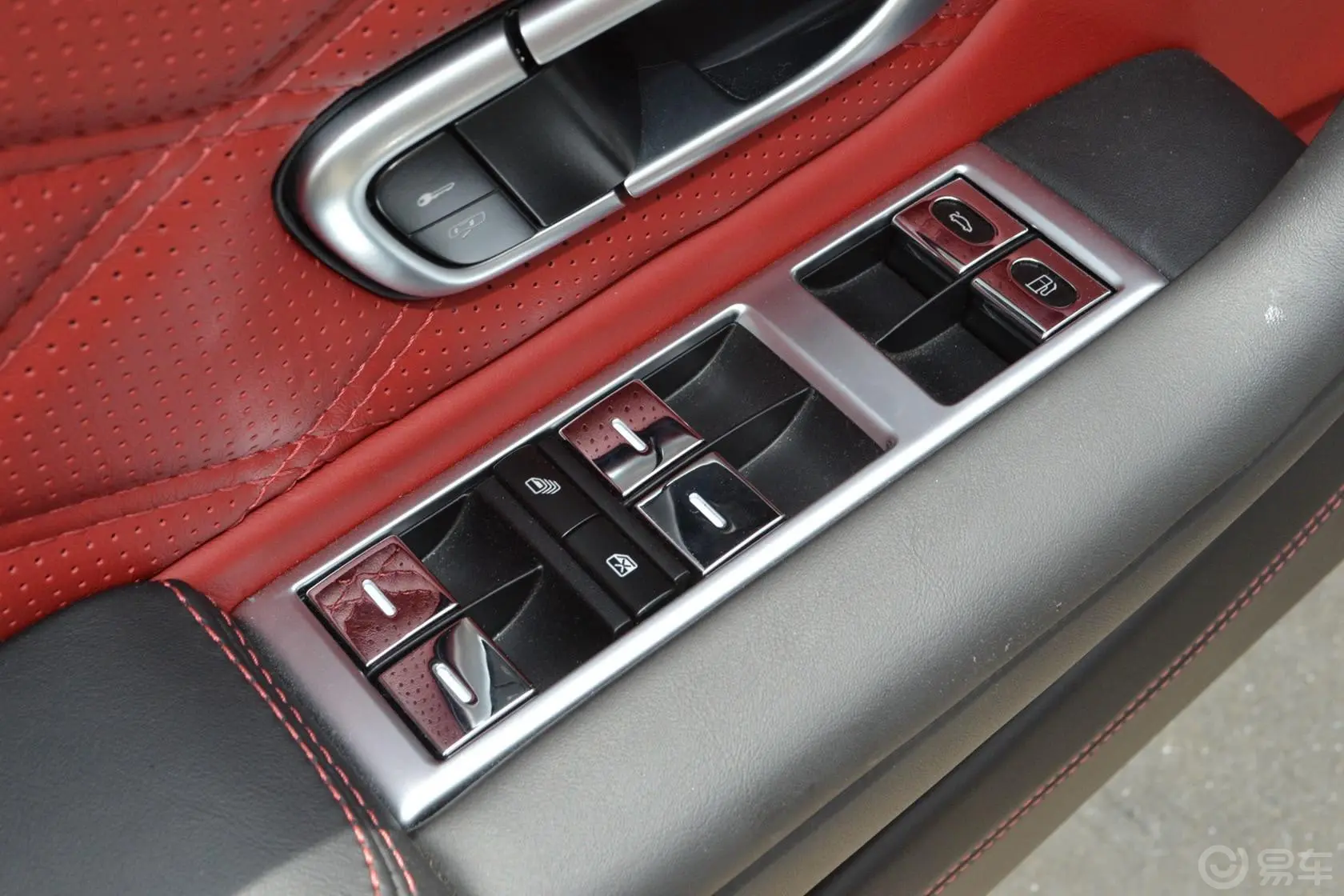 欧陆GT 4.0L V8 S 敞篷版车窗升降键
