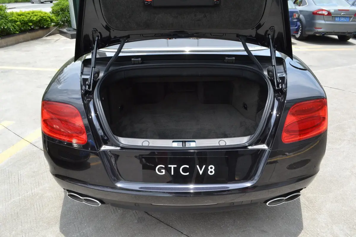 欧陆GT 4.0L V8 S 敞篷版行李箱空间