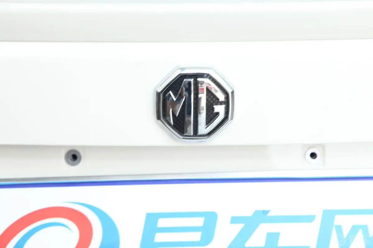 MG6三厢 1.8T 手动 性能版外观