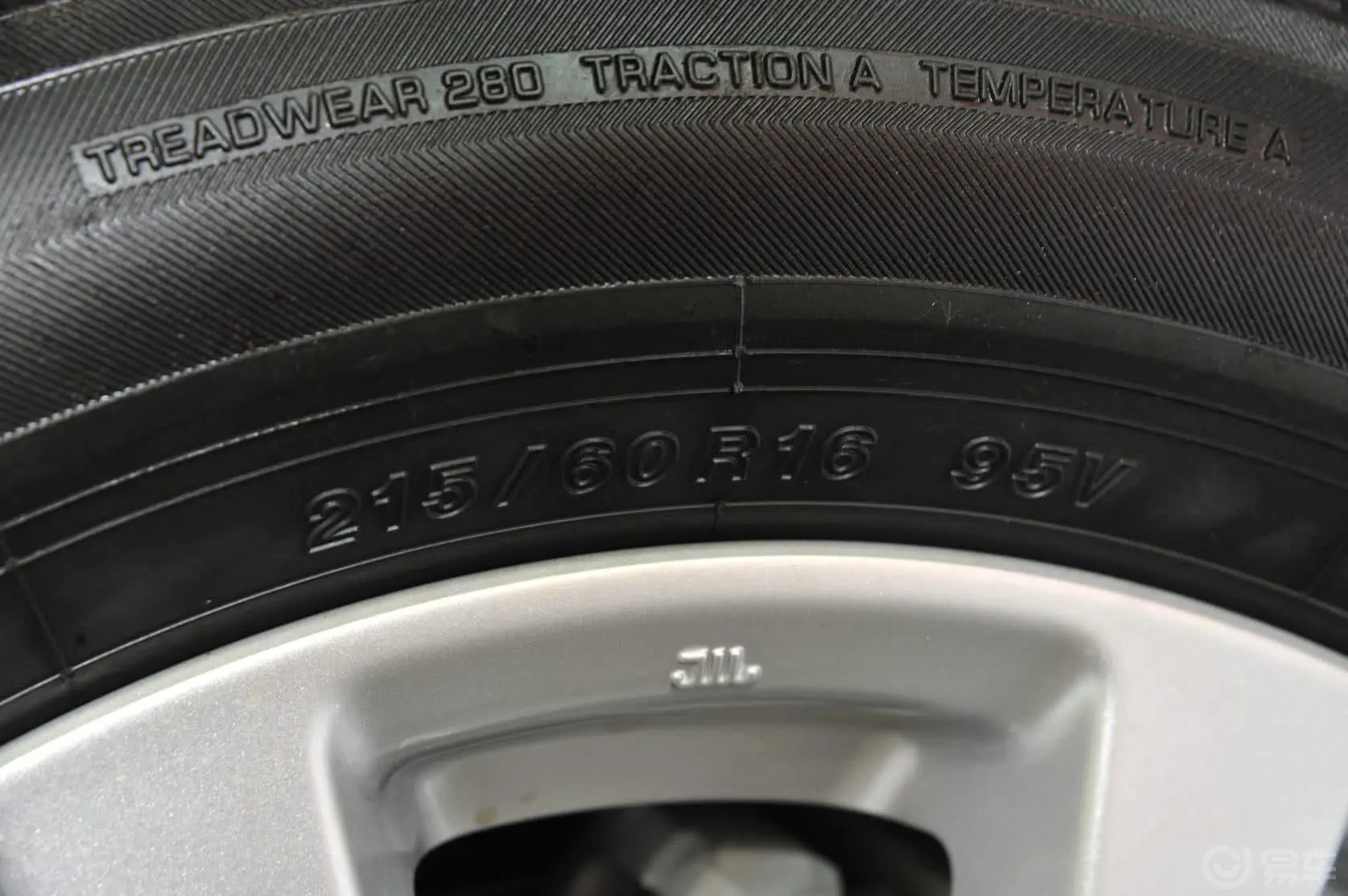 天籁2.0XL 舒适版轮胎规格