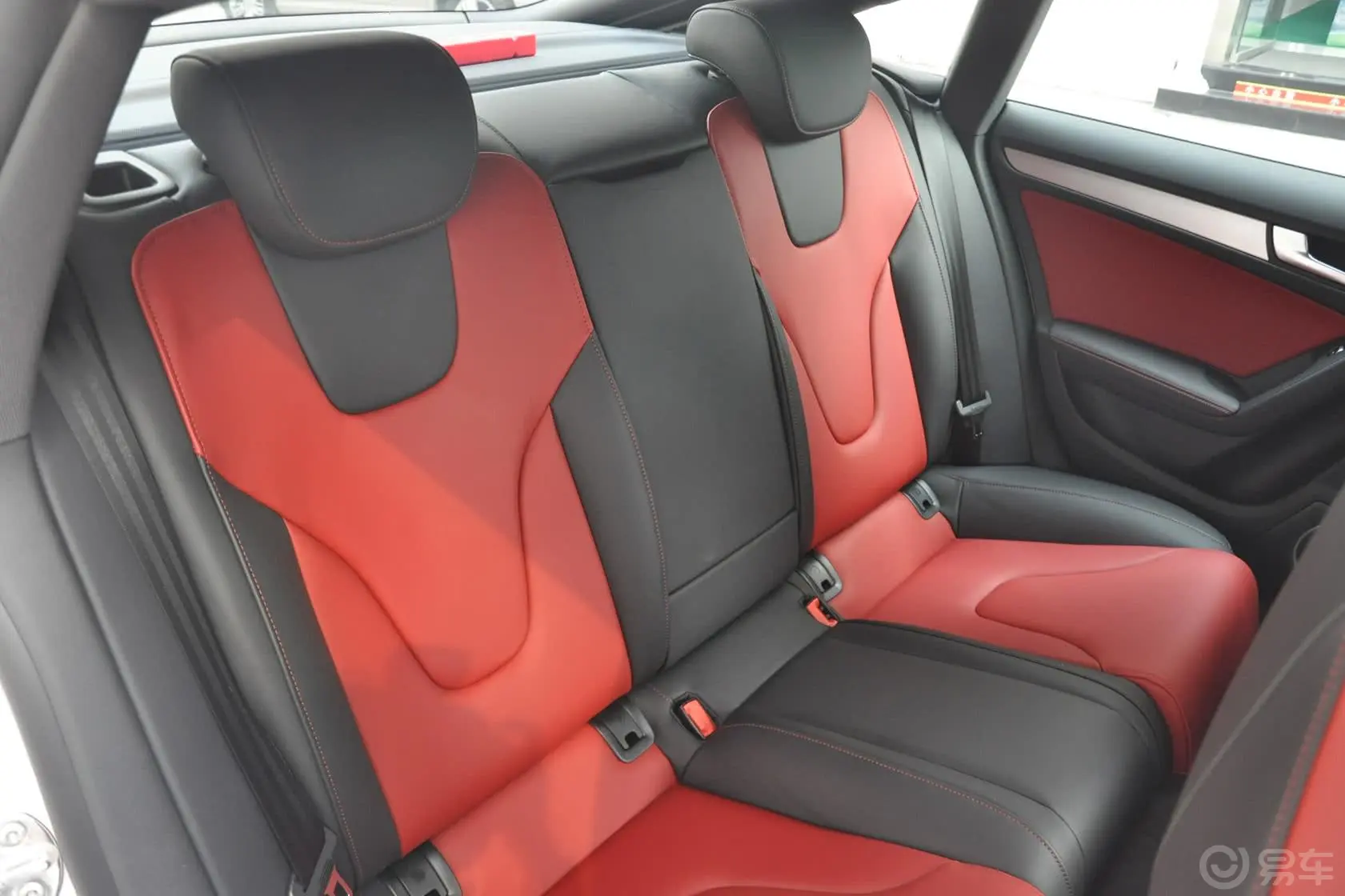 奥迪S5Sportback 3.0T后排座椅