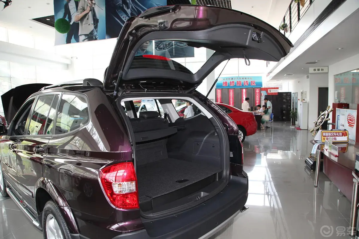 荣威W51.8T 自动 四驱 豪域特装版行李厢开口范围