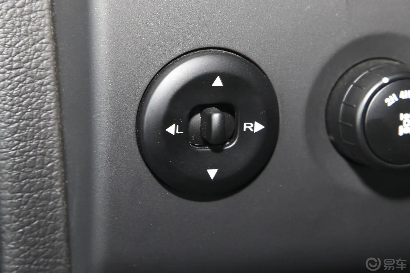 荣威W51.8T 自动 四驱 豪域特装版外后视镜控制键
