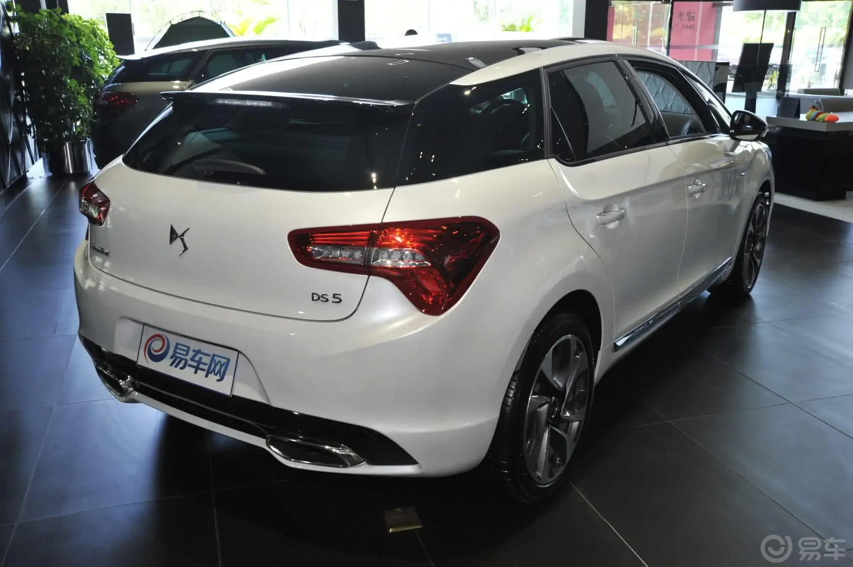 DS 51.6T 手自一体 THP200 尊享版侧后45度车头向右水平