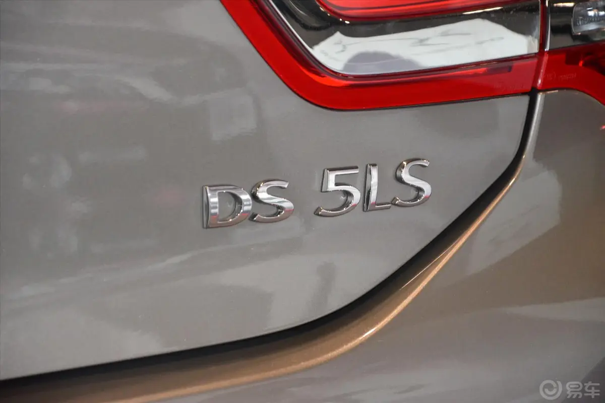 DS 5LS1.6T THP200 尊享版尾标