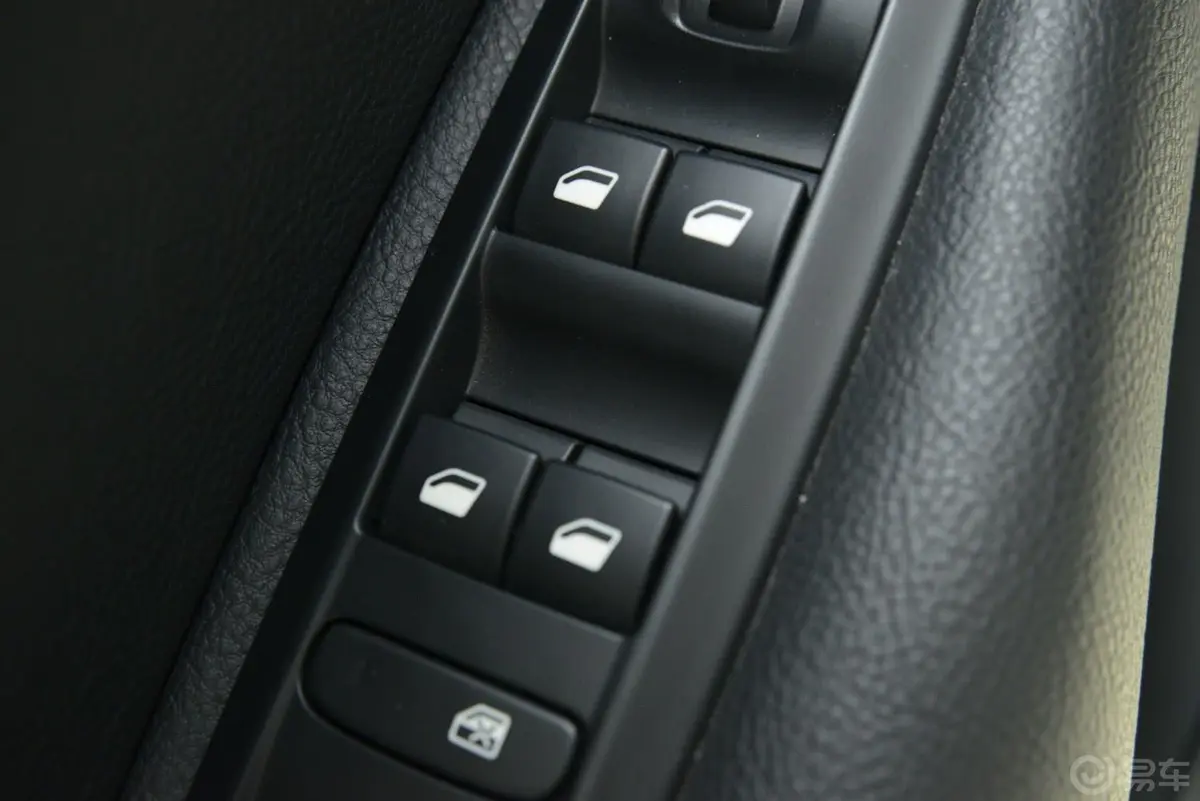 雪铁龙C4L1.8L 手动 智驱版劲享型车窗升降键