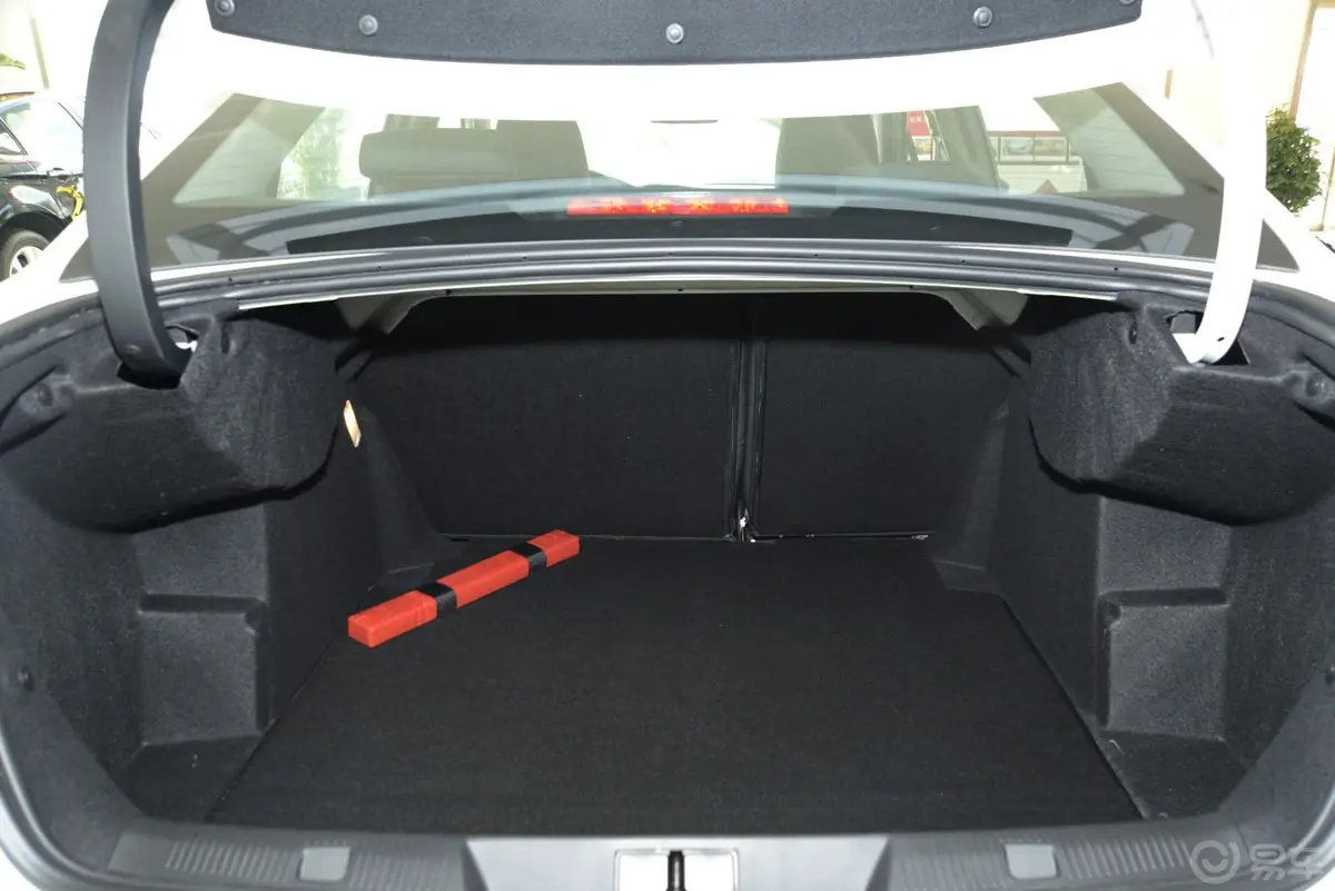 雪铁龙C4L1.8L 手动 智驱版劲享型行李箱空间