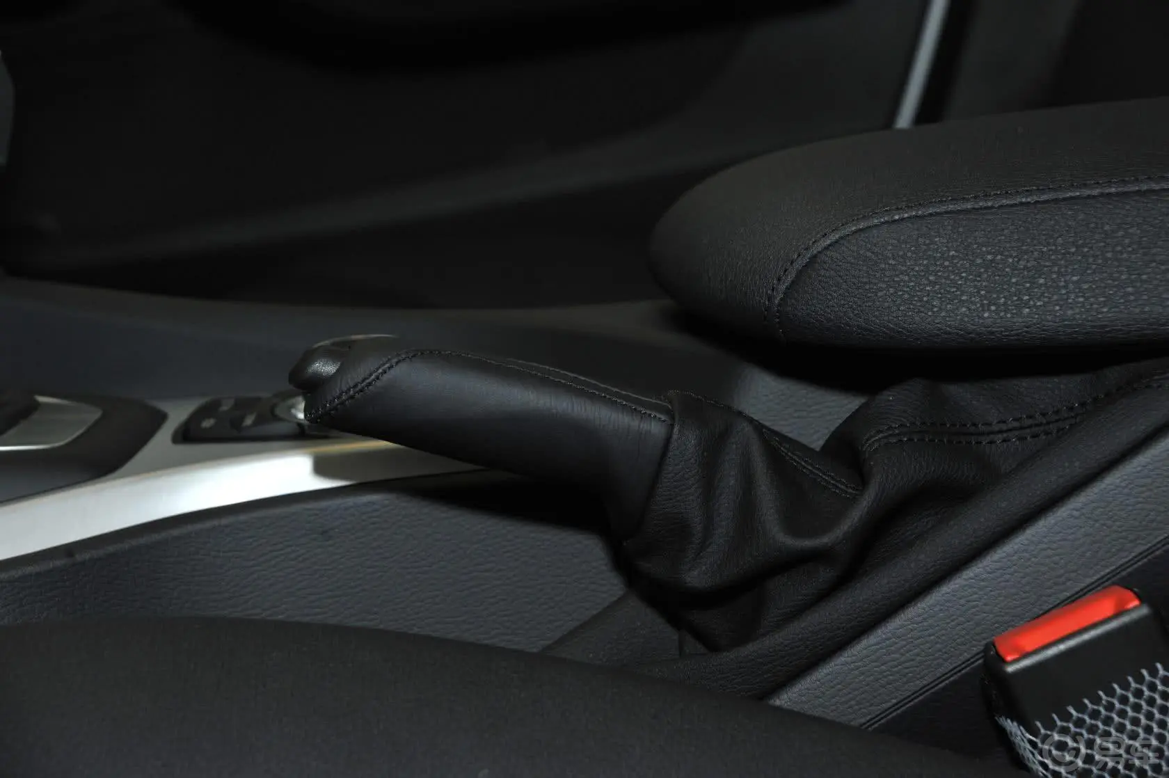 宝马X1sDrive18i 领先型驻车制动（手刹，电子，脚刹）