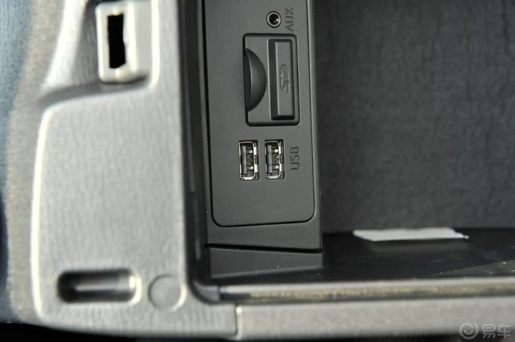 马自达3 昂克赛拉三厢 1.5L 自动 尊贵型USB接口