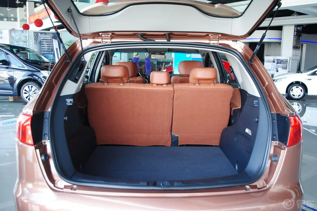 大7 SUV荣耀典藏版 2.2T 自动 两驱行李箱空间