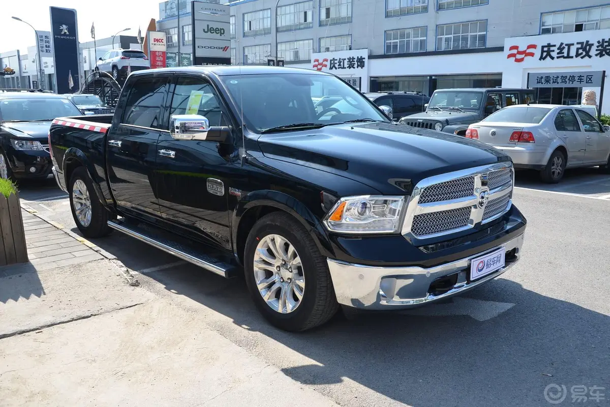 RAM Trucks皮卡RAM1500 5.7L 自动侧前45度车头向右水平