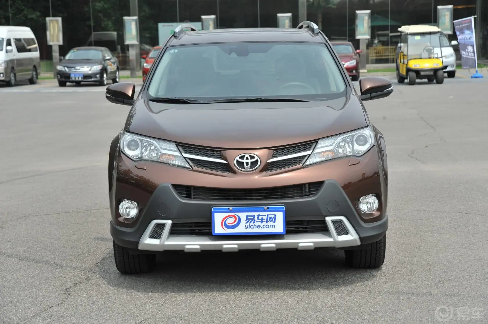 RAV4荣放2.5L 手自一体 尊贵版正前水平