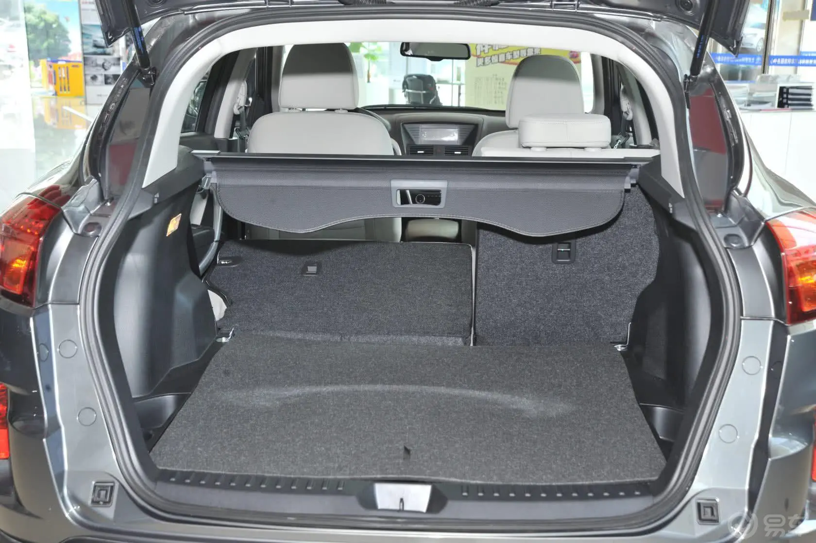 奔腾X802.0L 自动 舒适型行李箱空间