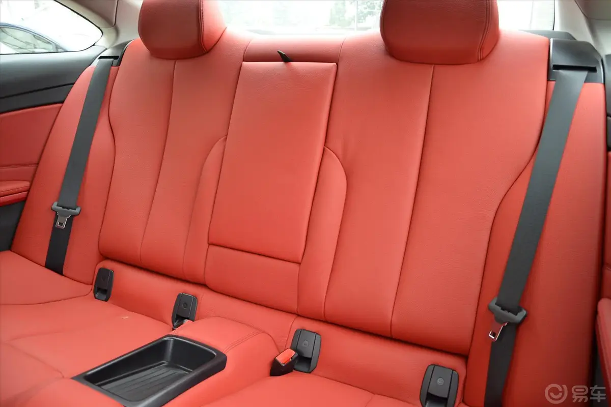 宝马4系双门轿跑车 435i xDrive 运动设计套装后排座椅
