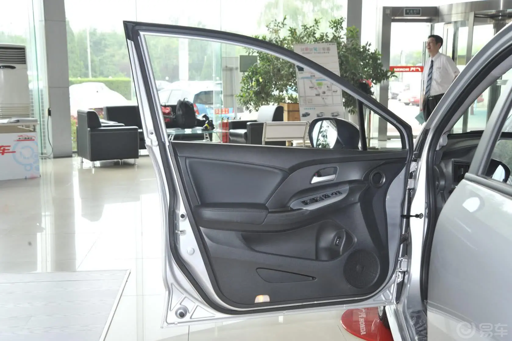 奥德赛2.4L 自动 运动版驾驶员侧车门内门板
