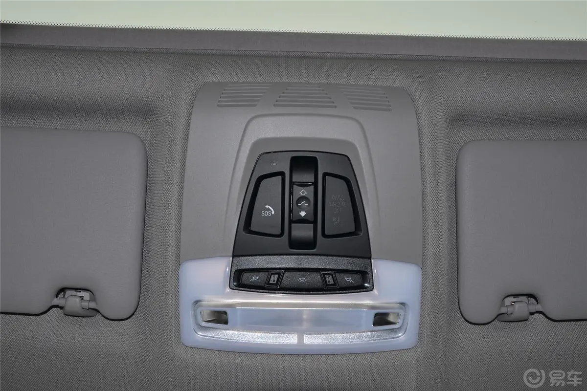 宝马4系四门轿跑车 420i 设计套装型前排车顶中央控制区