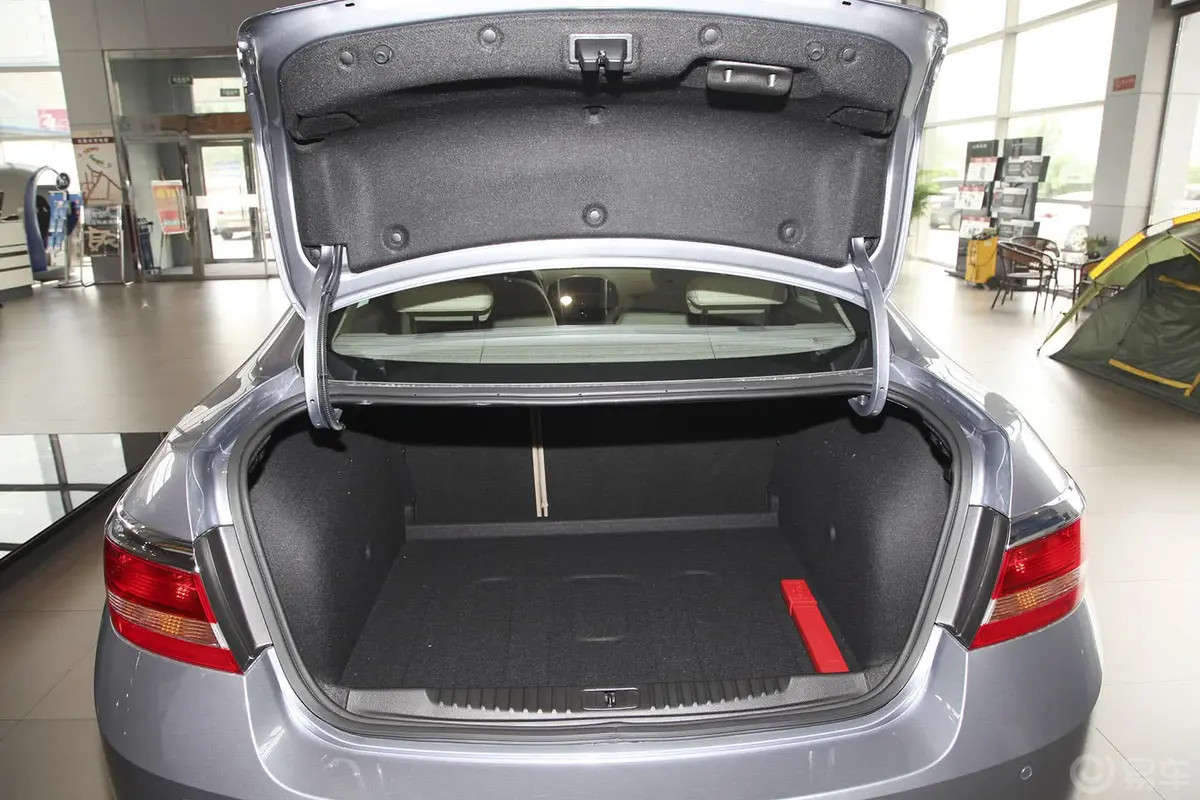英朗GT 1.6L 手自一体 时尚型行李箱空间