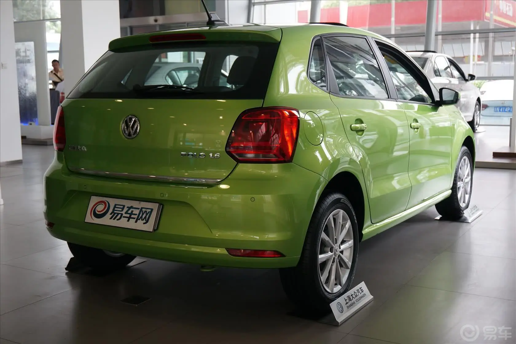 Polo1.6L 自动 豪华版侧后45度车头向右水平