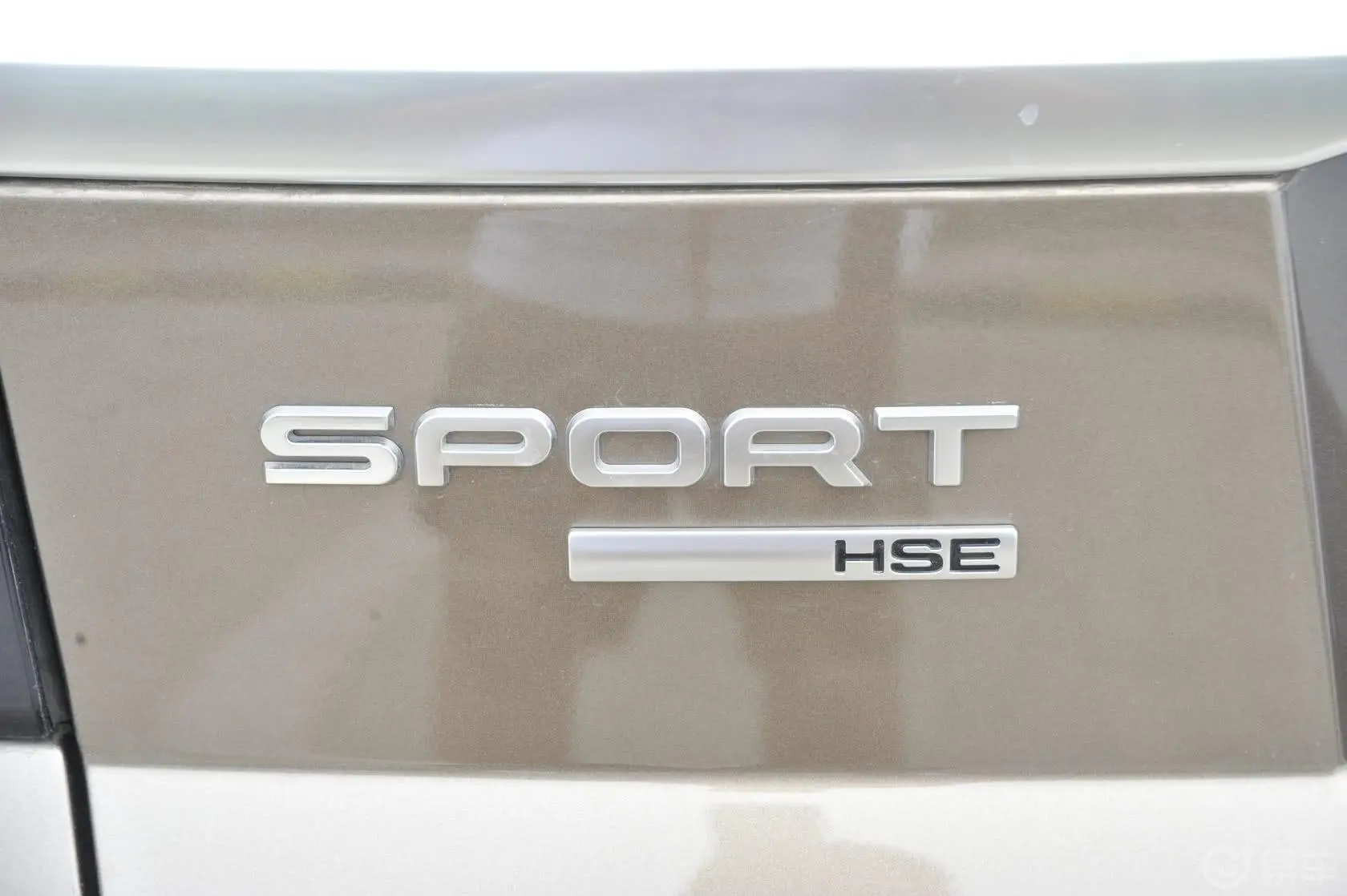 揽胜运动版3.0 V6 SC 汽油版 HSE尾标