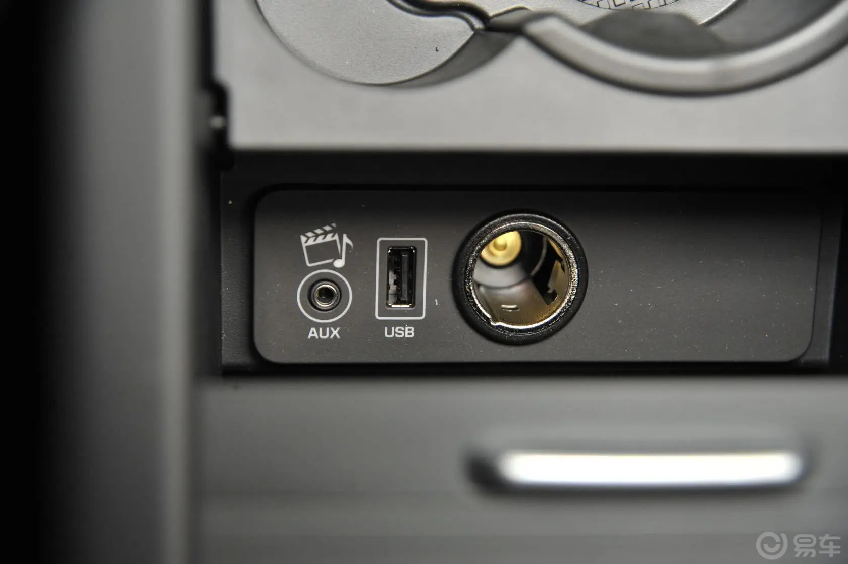神行者2.0T Si4 AUTO SE版USB接口