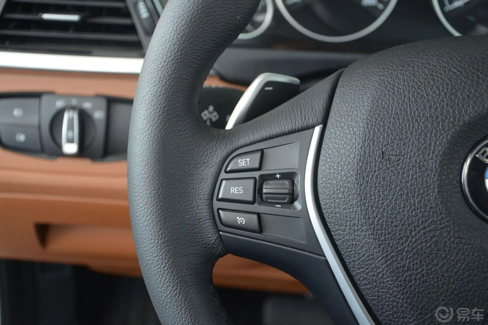 宝马4系双门轿跑车 428i xDrive 豪华设计套装方向盘功能键（左）