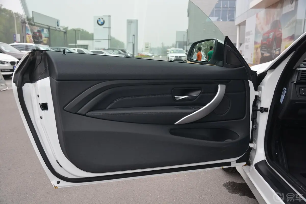宝马4系双门轿跑车 420i 时尚型驾驶员侧车门内门板