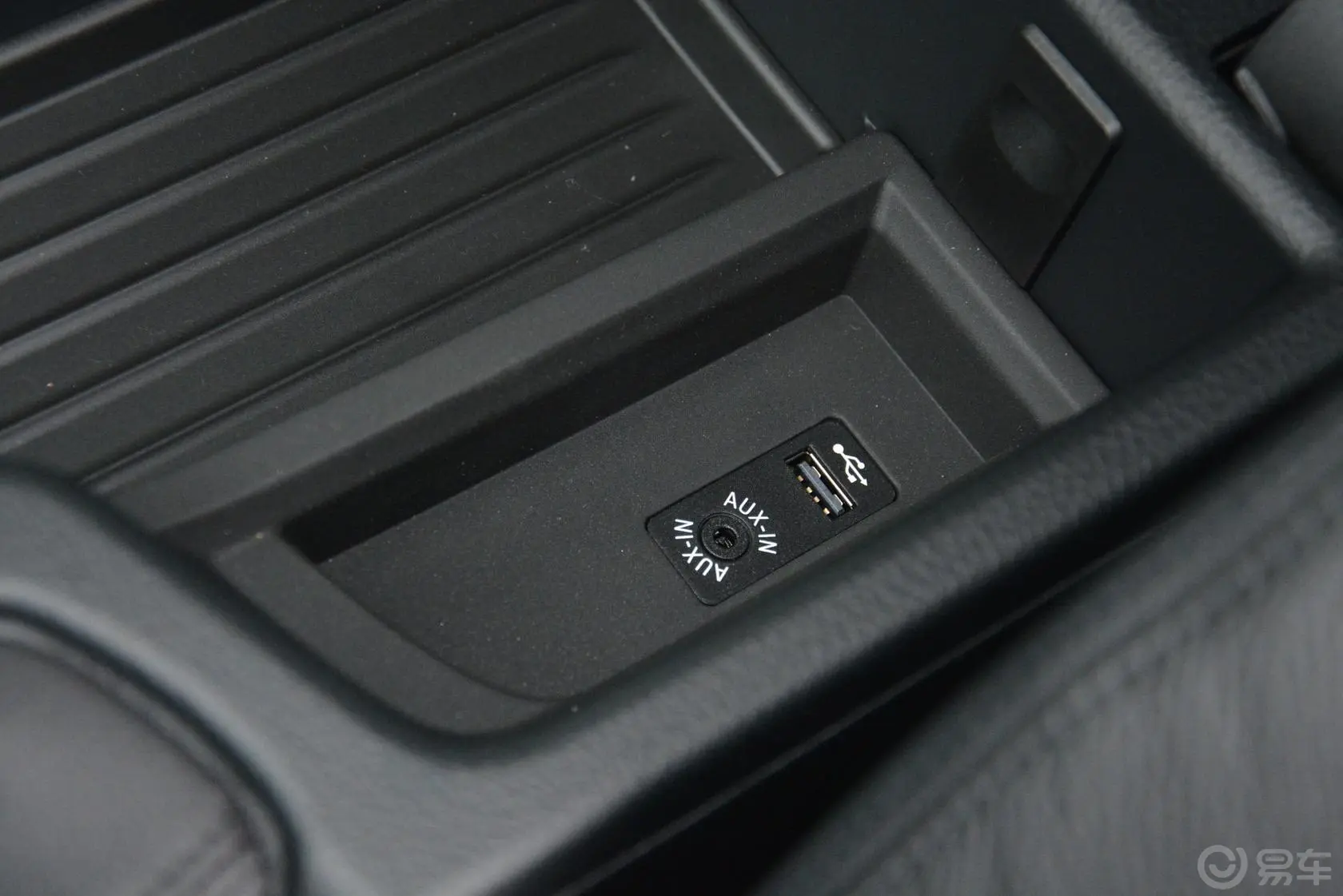宝马4系双门轿跑车 420i 时尚型USB接口
