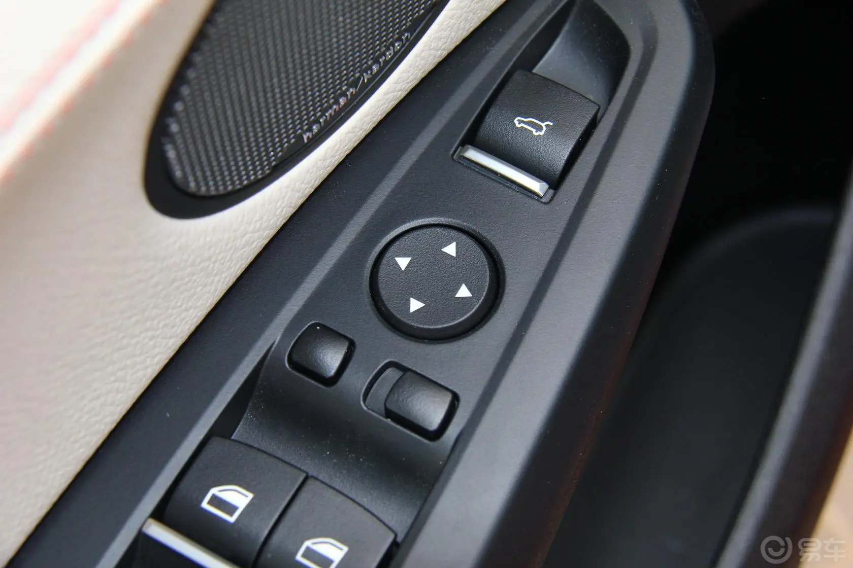 宝马X4xDrive35i M运动版外后视镜控制键