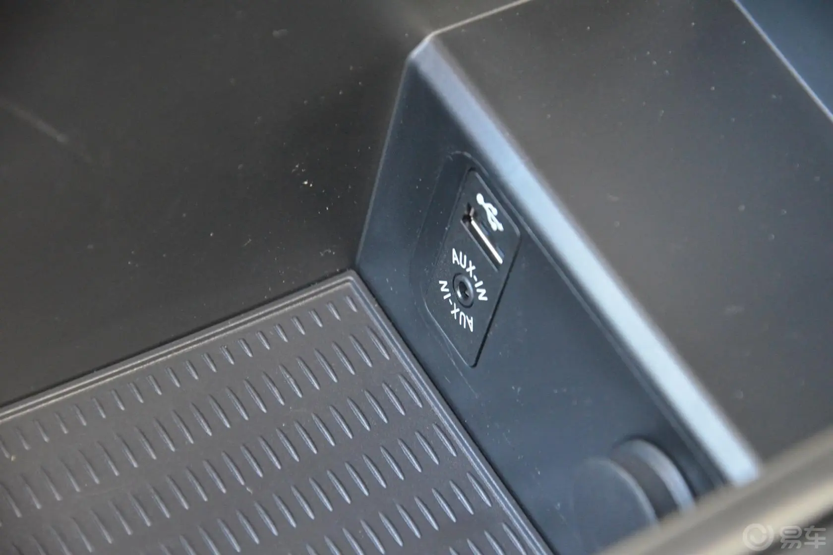 宝马X3(进口)xDrive28i 领先版USB接口