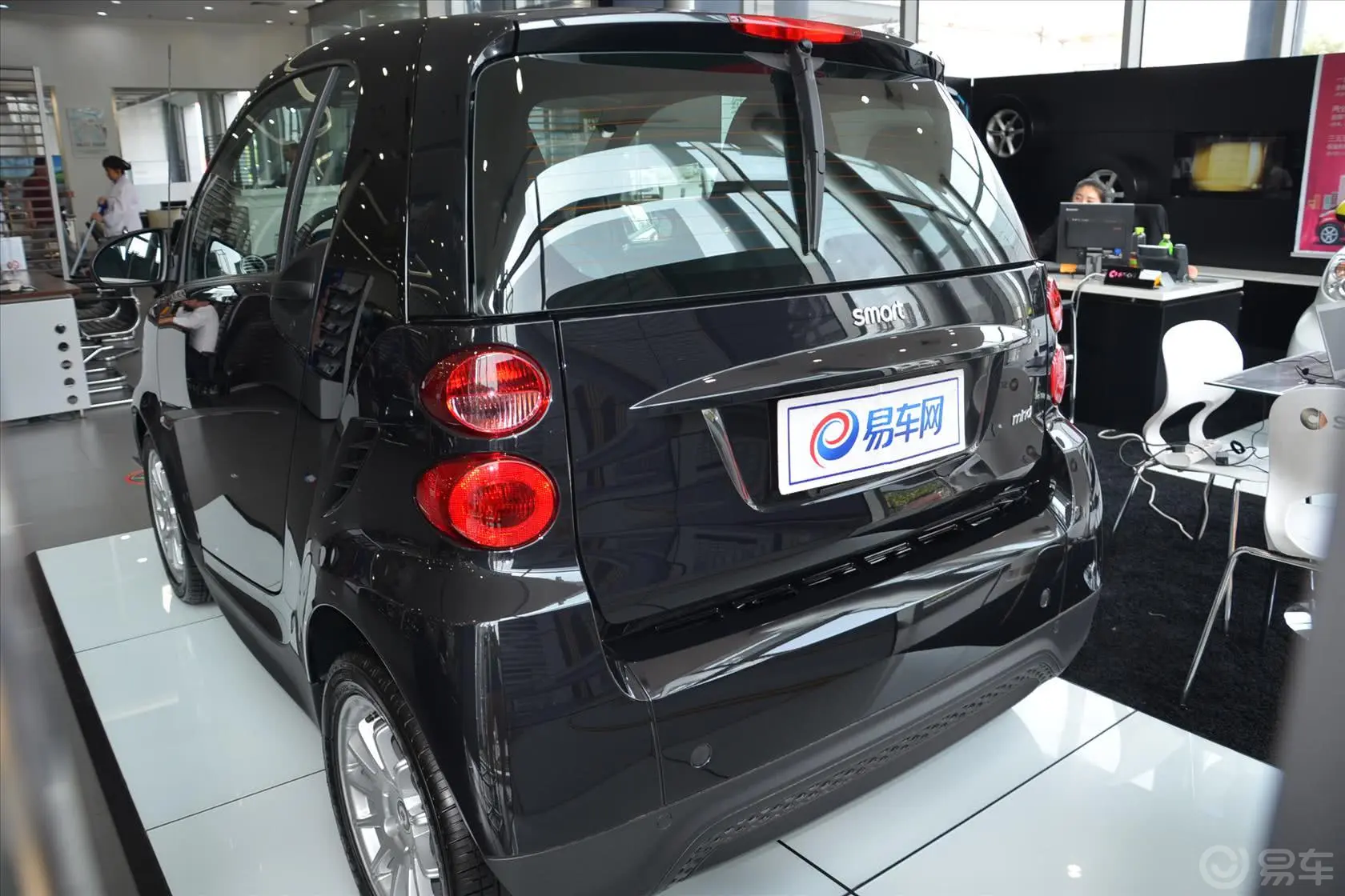 smart fortwo1.0T  BoConcept硬顶激情版侧后45度车头向左水平