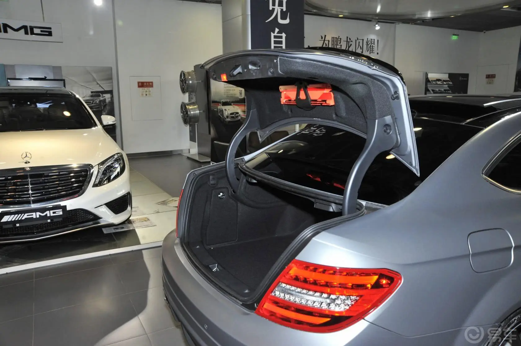 奔驰C级 AMGC 63 AMG Coupe Edition 507行李厢开口范围