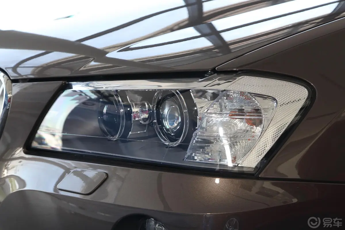 宝马X3(进口)改款 xDrive28i 领先型大灯侧45度俯拍