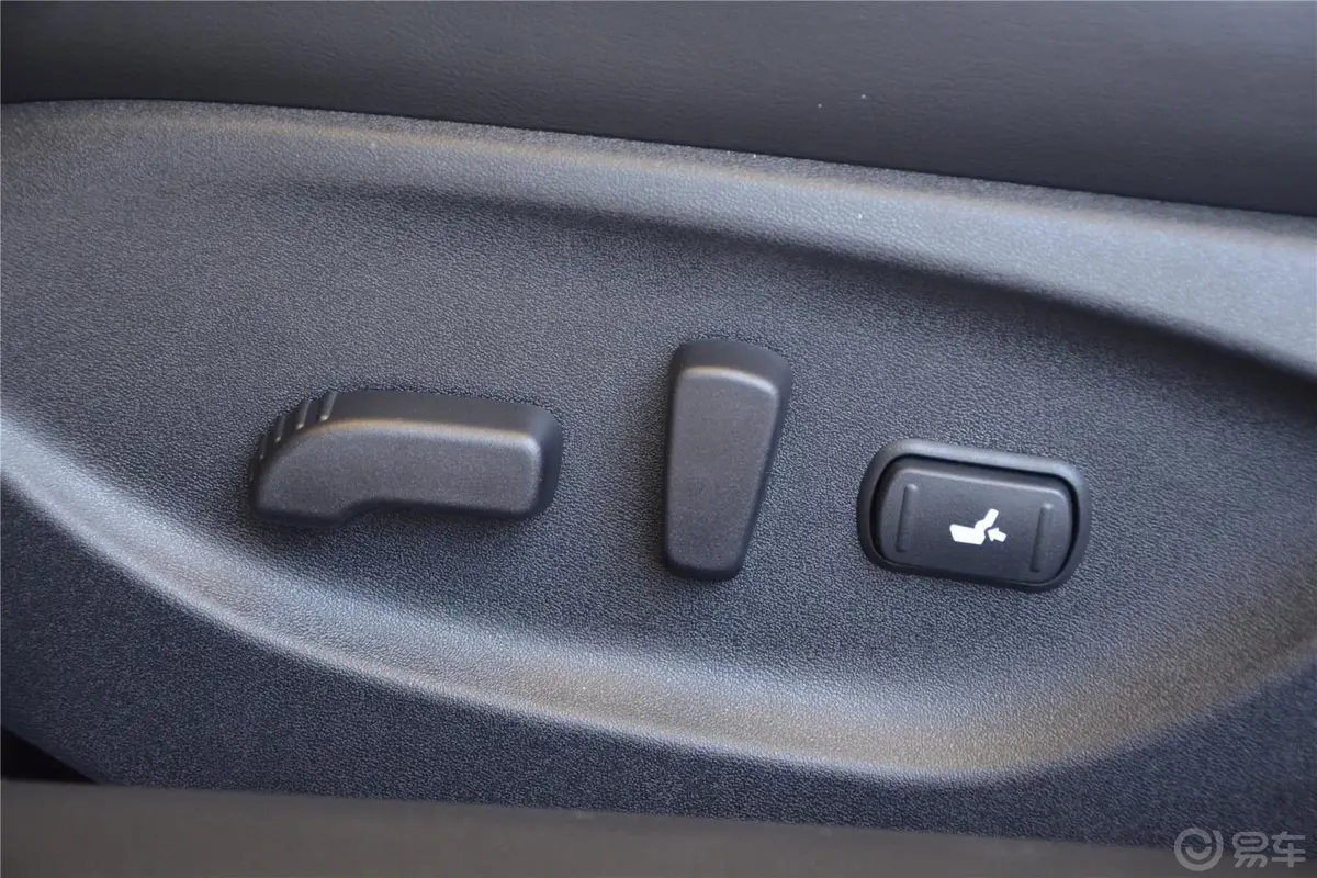 英菲尼迪Q502.0T 舒适版座椅调节键